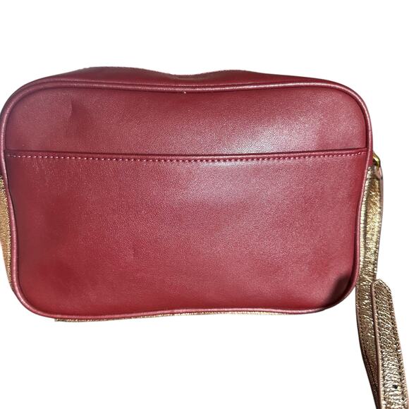 G.I.L.I. GILI Got It Love It Leather Crossbody Camera Bag Purse Burgundy Gold - Picture 2 of 9